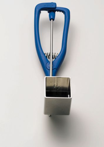 STOCKEL SQUARE ICE TONGS STAINLESS STEEL BLUE HANDLE 1/30 32 X 32 X 32 MM MODEL KE