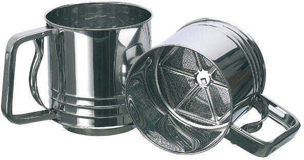 ROSALIE STAINLESS STEEL SPRINKLER 12CM WITH HANDLE SUGAR/FLOUR BOTTOM SCRAPER 675GR