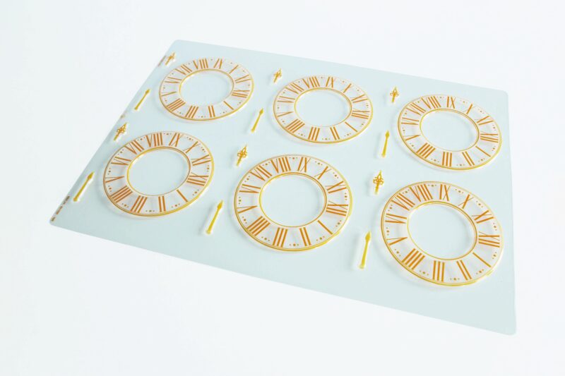 065148 PCB BLISTERS HORLOGE ET AIGUILLES SOIT 36 EMPR. 3 DESIGNS Ø 11,2 CM 2PCES ***S/CD***