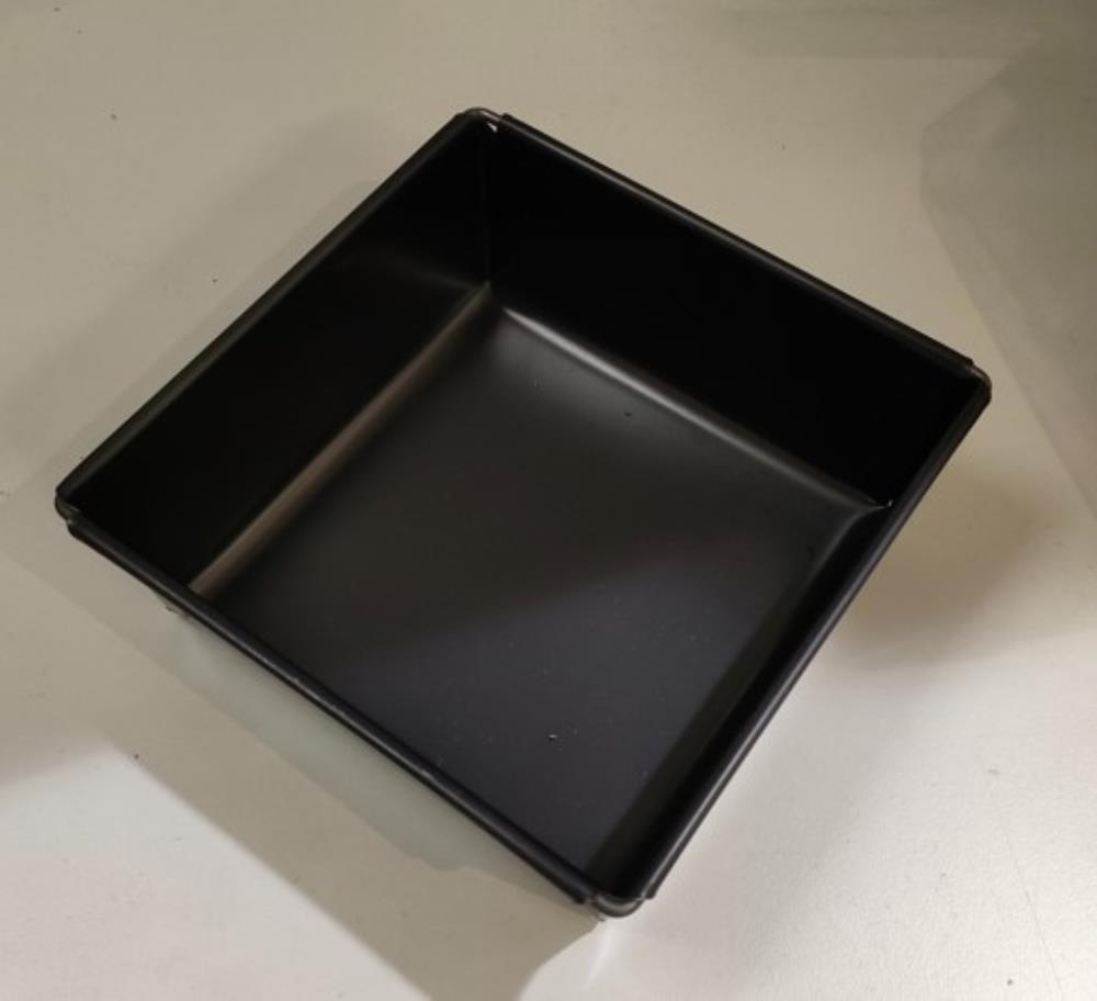 PLATINE A PAIN CARRE 19X19H6.5CM TOLE NOIRE PAIN 800GR