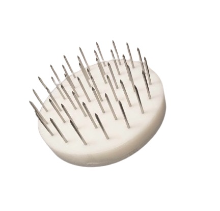 PIQUE PAIN ROND 18CM AVEC CLOUS EN  POLYPROPYLENE