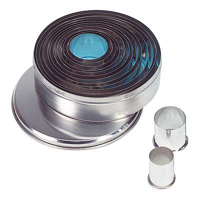 DOOS MET 14 EFFEN RONDE BLIKSTEEKJES VAN 2 CM TOT 11 CM