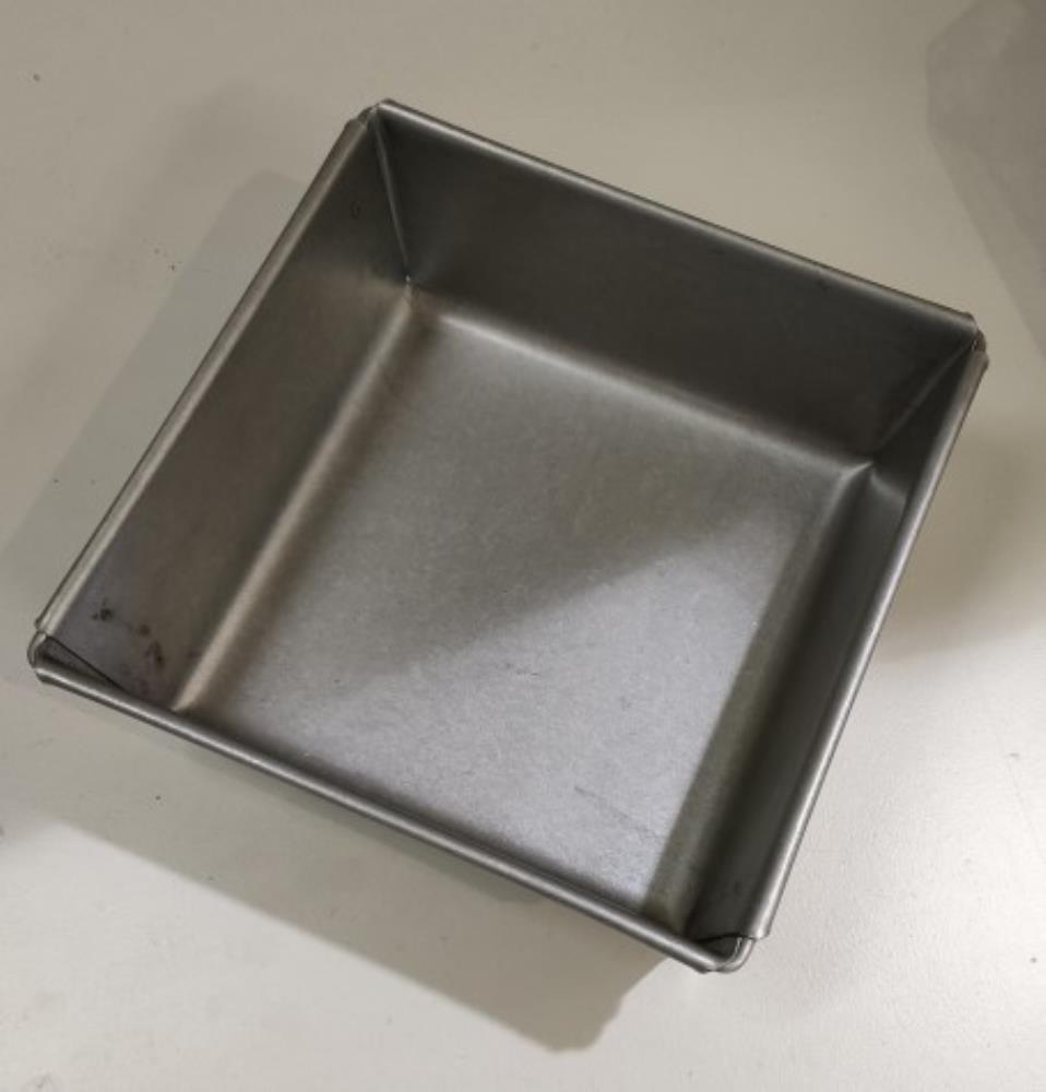 SQUARE BREAD PLATE 16X16H6.5CM ALUMINISEBREAD 600GR