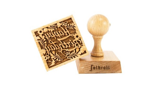 [55500103] FOLKROLL VIERKANTE KOEKJESSTEMPEL "HAPPY BIRTHDAY" HOUT