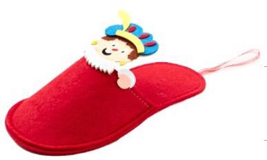 [60700500] RODE VILTEN SLIPPER MET VADER ROET 250X120MM