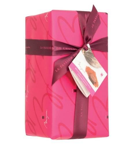 [11040070] BRUYERRE BALLOTIN TYPE 850GR GARNI EVENEMENT  EMBALLAGE FUCHSIA carton de 3 pces