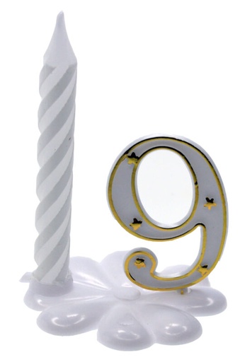 [70409053] CIJFERS + PLASTIC VOET N°9 WIT EN GOUD + KAARS PAK VAN 10 STUKS