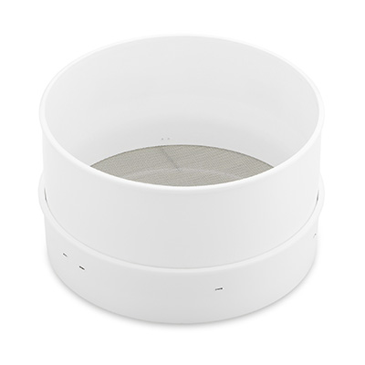 [51001210] TAMIS A SUCRE CORPS EN PLASTIQUE 18,5CM ET TAMIS EN NYLON ESPACEMENT 0.5MM